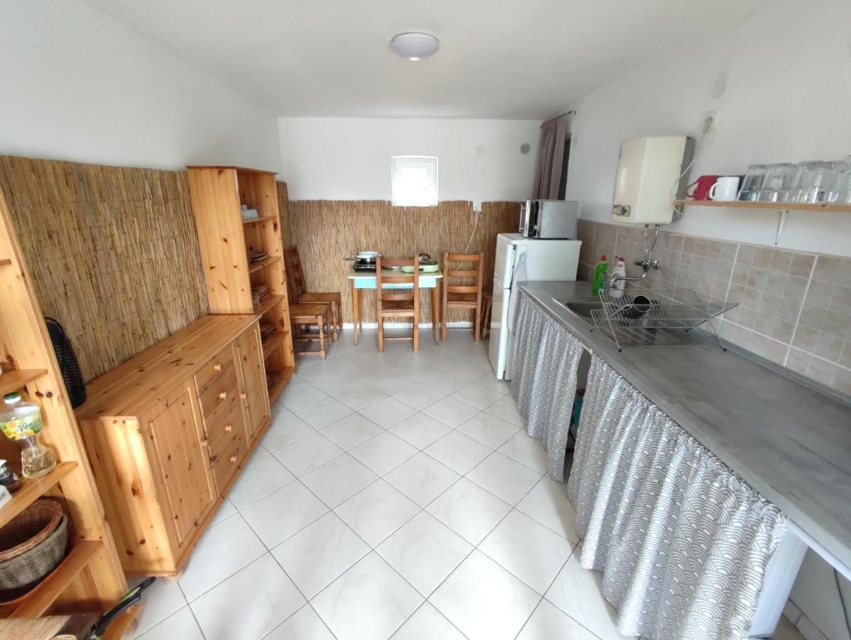 Villa Sarga311 Ueduelohaz Szeged Extérieur photo